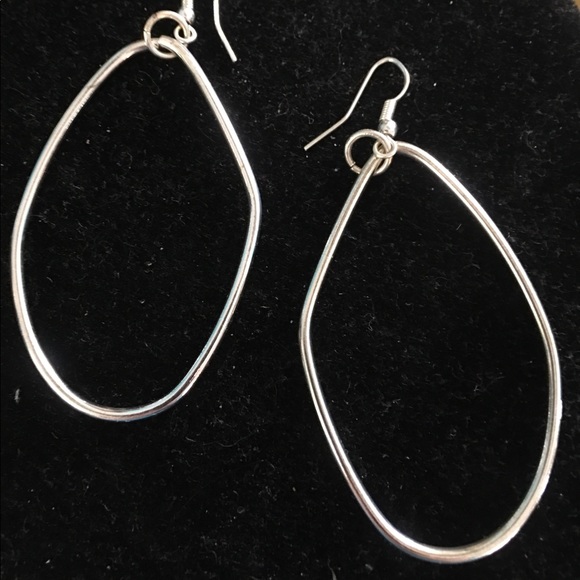 Stunning rhodium plated oval ish dangling hoops - Picture 2 of 4